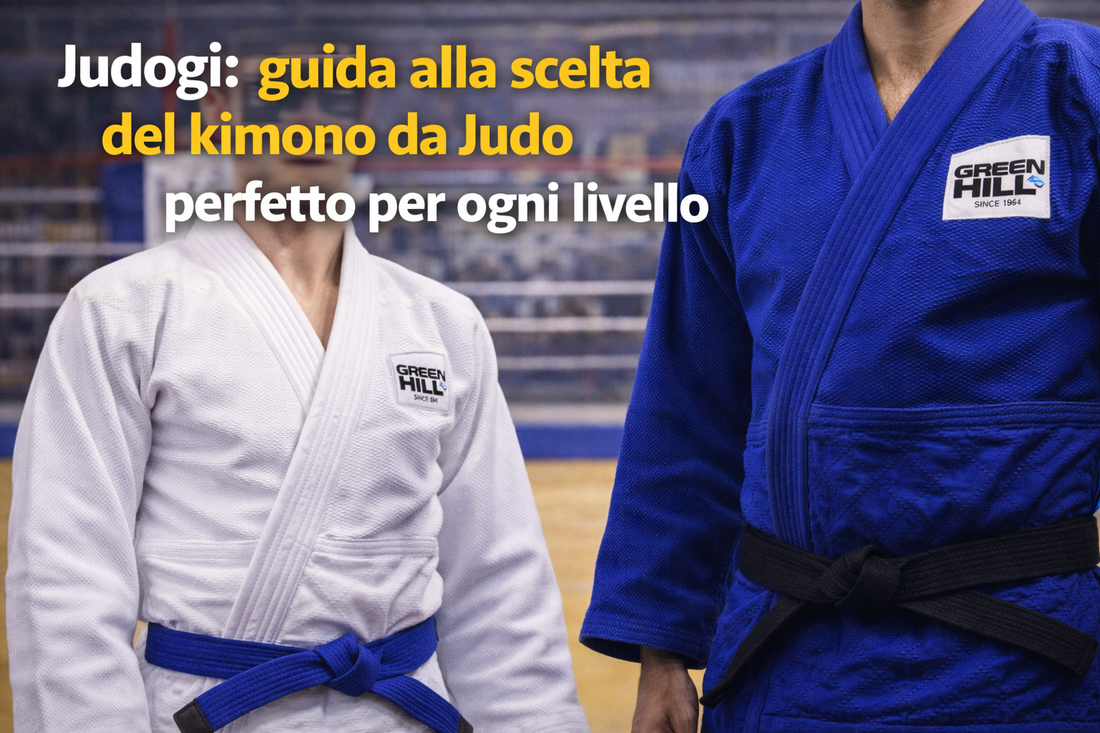 Due judoka con judogi Green Hill bianco e blu, con cinture blu e nera, pronti per il confronto sul tatami.